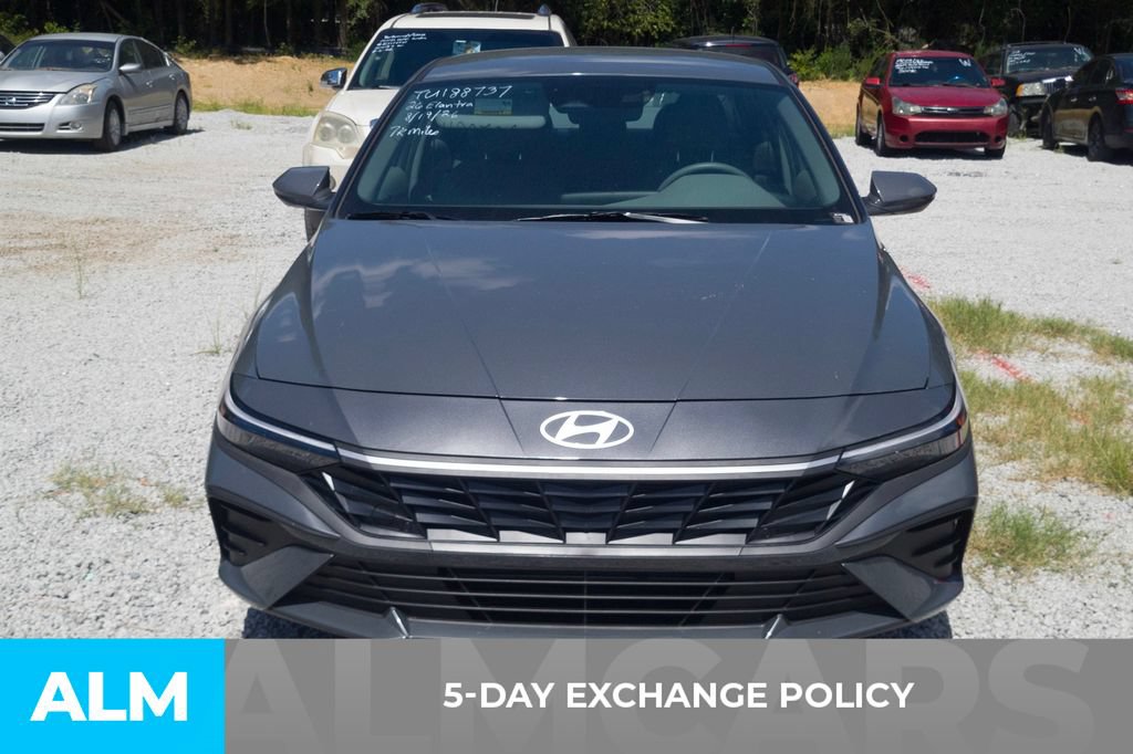 Used 2026 Hyundai Elantra SE FWD image 3