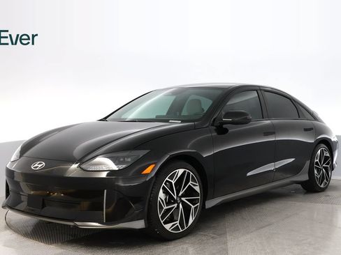 Used 2025 Hyundai Ioniq 6 SEL RWD image 2