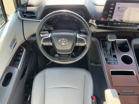 Certified 2023 Toyota Sienna XLE image 14