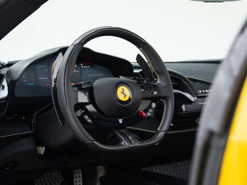 Used 2023 Ferrari SF90 Spider image 26
