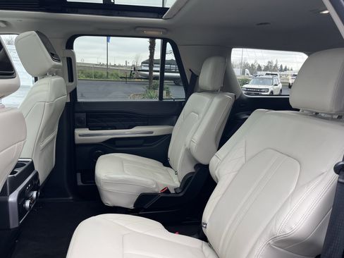 Used 2021 Ford Expedition Platinum image 11