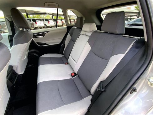 Used 2022 Toyota RAV4 XLE AWD/4WD image 20