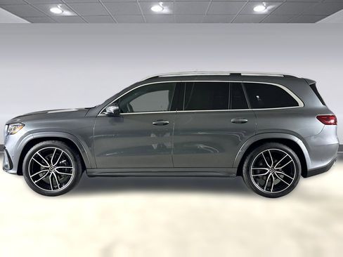Used 2025 Mercedes-Benz GLS 450 4MATIC image 2