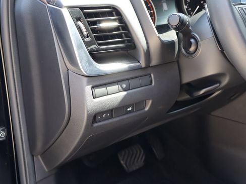Used 2021 Nissan Rogue SV w/ Premium Package FWD image 23