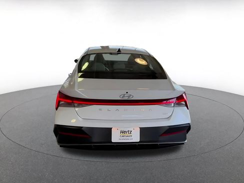 Used 2025 Hyundai Elantra Limited image 12