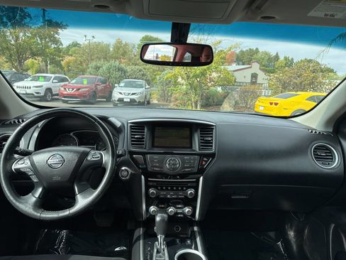 Used 2016 Nissan Pathfinder SV w/ SV Cold Weather Package image 10