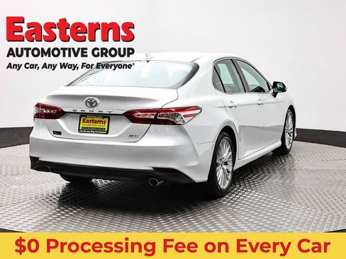 Used 2019 Toyota Camry XLE w/ Carpet Mat Package FWD image 5