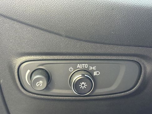 Used 2023 Chevrolet Equinox LT AWD/4WD image 24