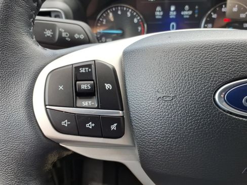 Used 2023 Ford Explorer XLT w/ Equipment Group 202A AWD/4WD image 17