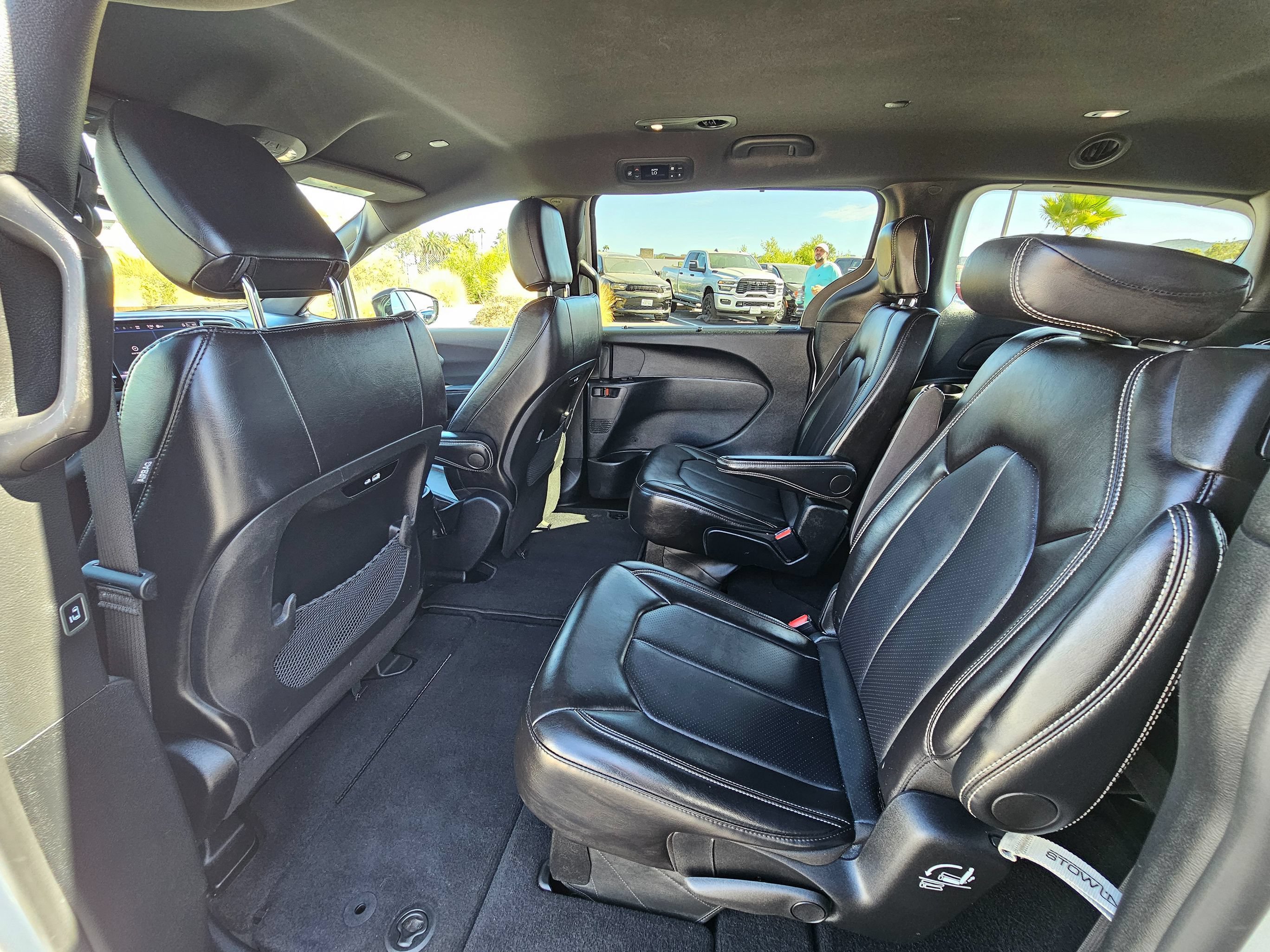 Used 2025 Chrysler Pacifica Select FWD image 20