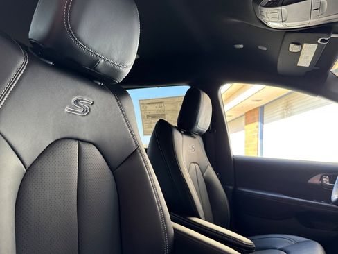New 2026 Chrysler Pacifica Select image 17