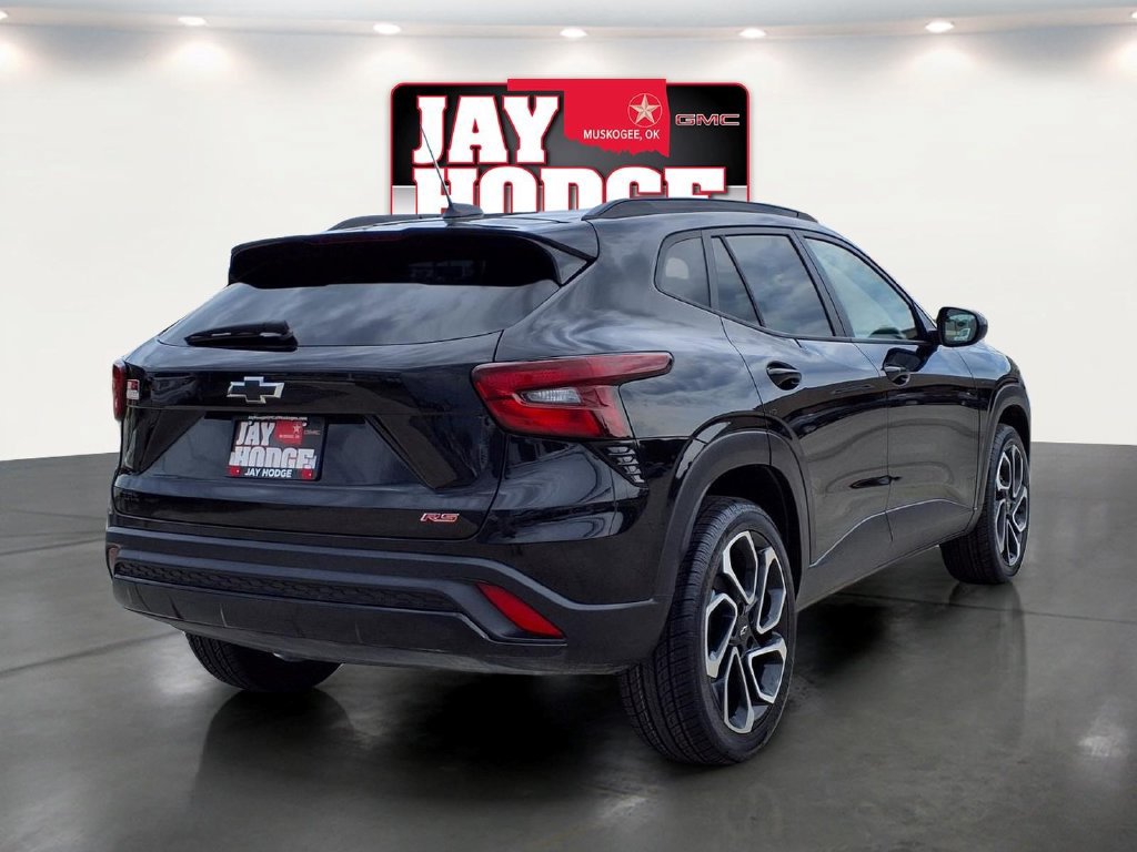 Used 2025 Chevrolet Trax RS FWD image 7