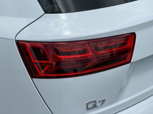 Used 2018 Audi Q7 3.0T Prestige AWD/4WD image 10