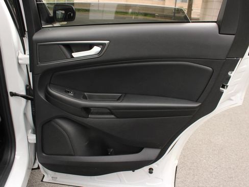 Used 2020 Ford Edge SE FWD image 23