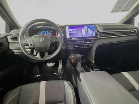 Used 2025 Toyota Camry SE w/ Multimedia Upgrade Package image 30