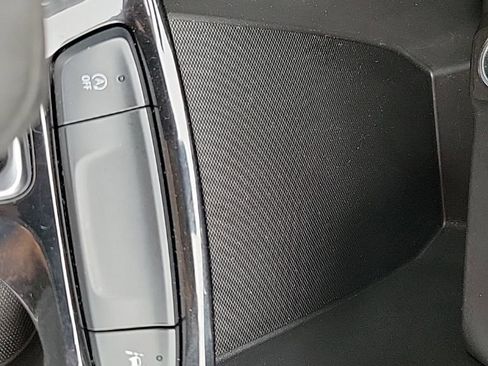 Used 2024 Chevrolet Trax LT w/ LT Convenience Package image 11