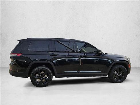 Used 2023 Jeep Grand Cherokee L Limited w/ Luxury Tech Group II AWD/4WD image 4