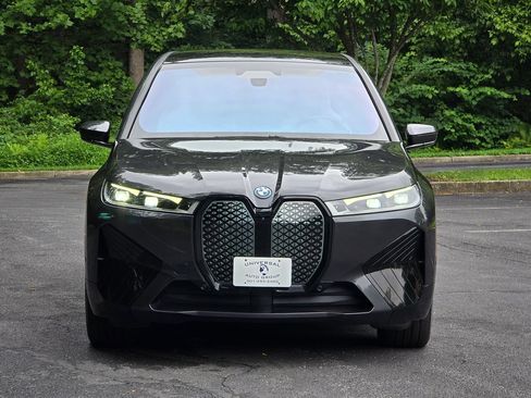 Used 2024 BMW iX xDrive50 w/ Sport Package AWD/4WD image 8
