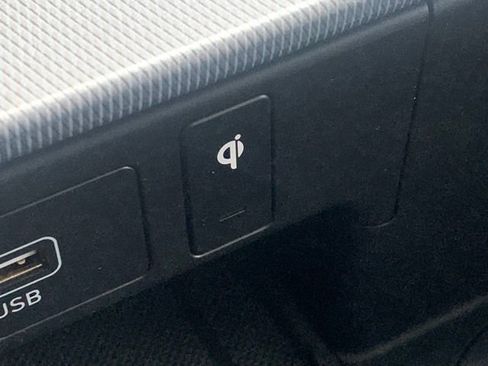 Used 2021 Hyundai Palisade Limited w/ Winter Package image 25