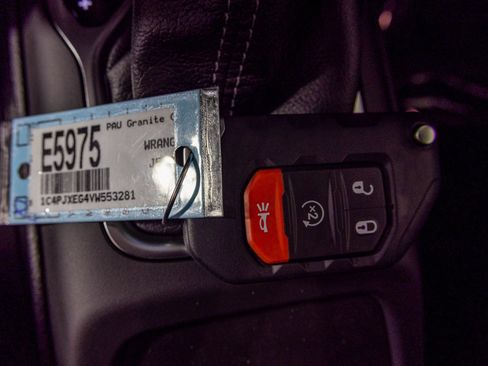 New 2027 Jeep Wrangler Unlimited Sahara AWD/4WD image 28