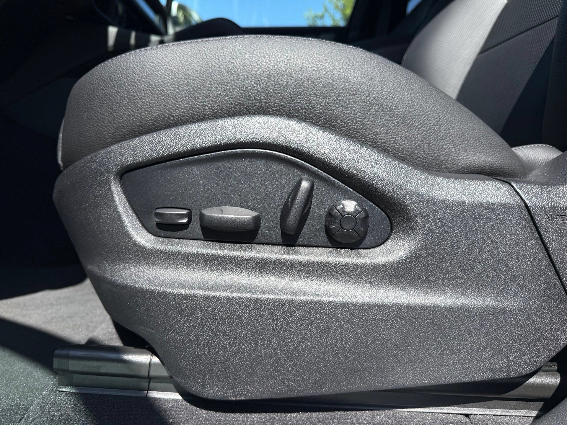 Certified 2026 Porsche Cayenne E-Hybrid AWD/4WD image 28