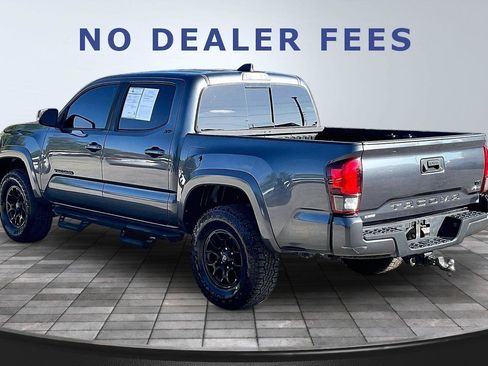 Used 2022 Toyota Tacoma SR5 w/ Technology Package image 4