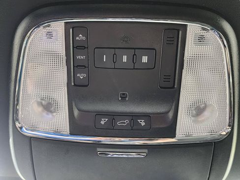 Used 2021 Jeep Grand Cherokee Limited AWD/4WD image 19