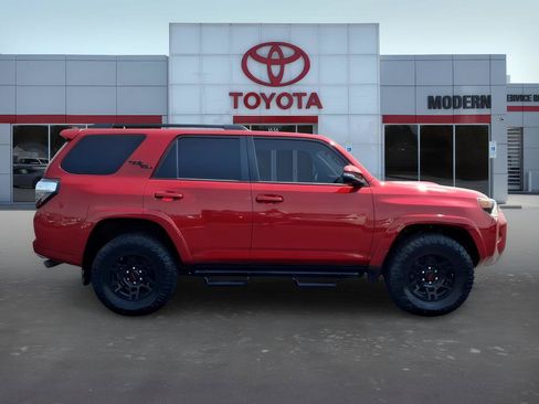 Used 2022 Toyota 4Runner TRD Off-Road Premium w/ Moonroof Package AWD/4WD image 6