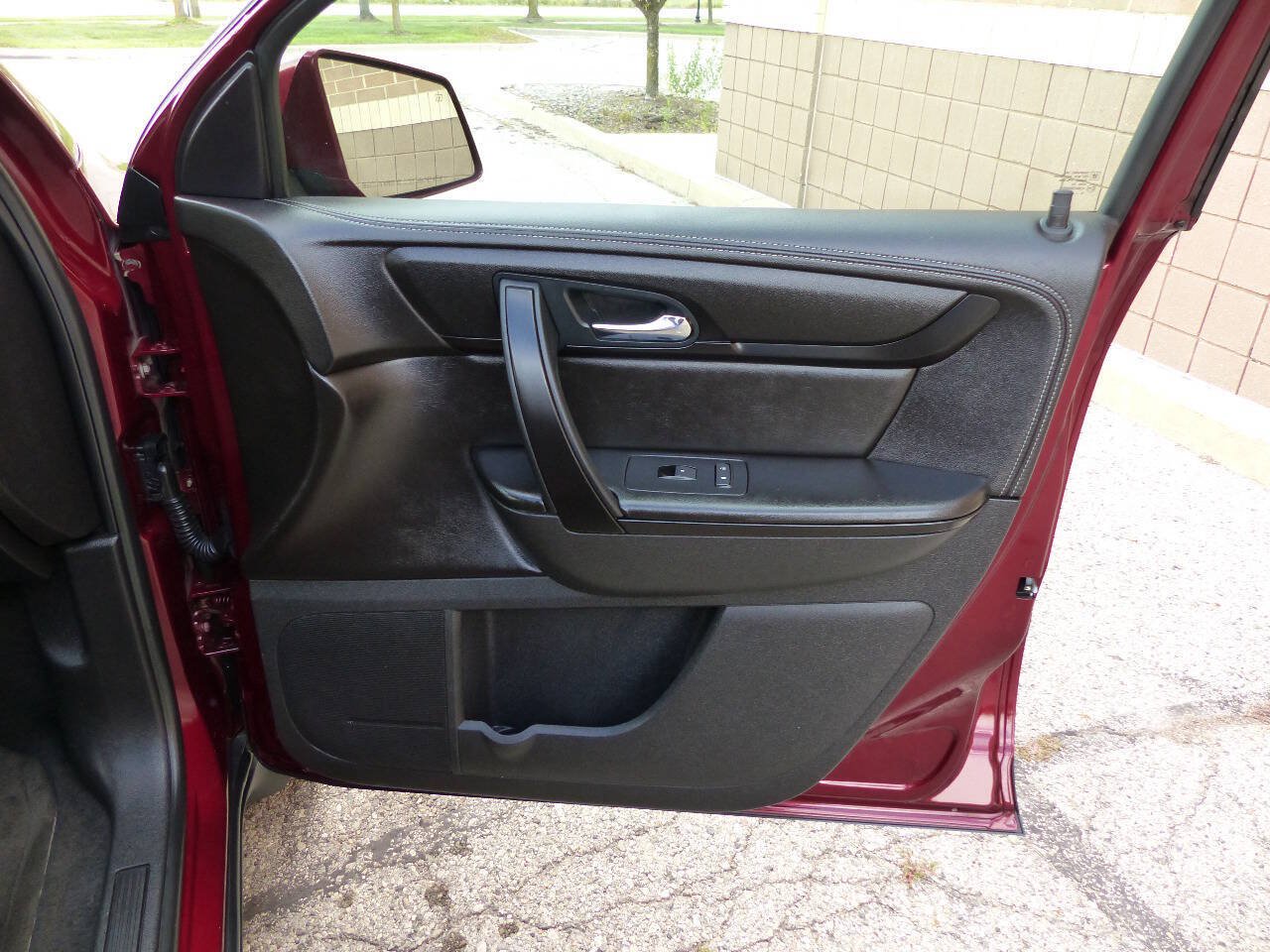 Used 2017 Chevrolet Traverse LT w/ Style and Technology Package AWD/4WD image 50