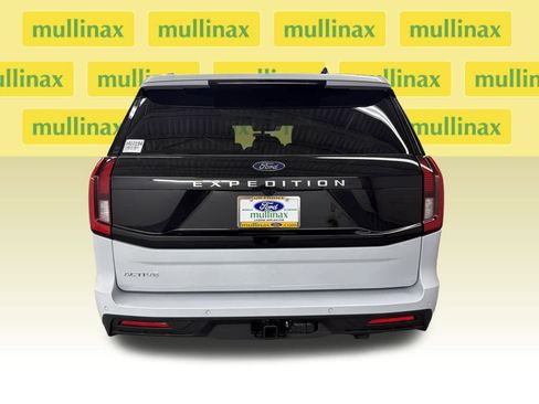 New 2026 Ford Expedition Active image 7