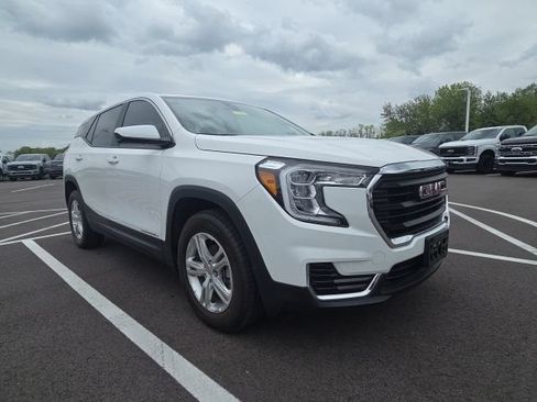 Used 2024 GMC Terrain SLE AWD/4WD image 1