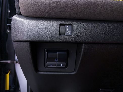 Used 2024 Chevrolet Colorado ZR2 w/ Technology Package AWD/4WD image 22