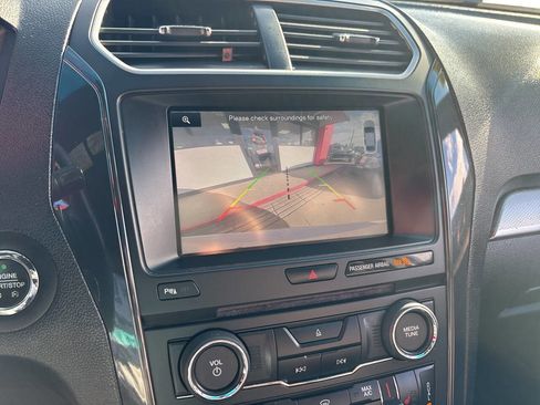 Used 2016 Ford Explorer XLT w/ Equipment Group 202A image 29