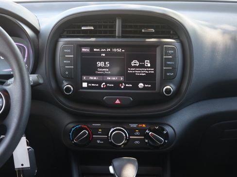Used 2024 Kia Soul LX FWD image 8