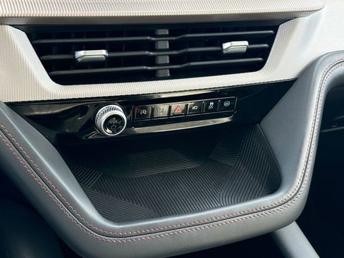 Used 2025 Ford Explorer Active w/ Active Comfort Package image 22