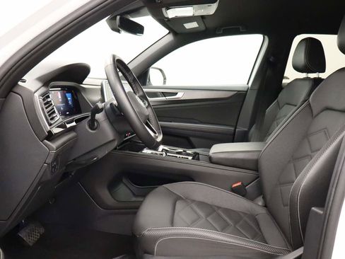 Certified 2025 Volkswagen Atlas Cross Sport SE image 15