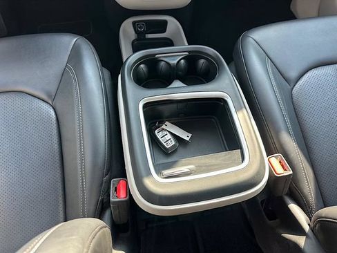 Used 2024 Chrysler Pacifica Touring-L FWD image 20