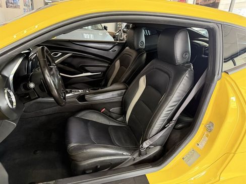Used 2017 Chevrolet Camaro LT RWD image 10