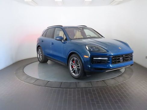Certified 2026 Porsche Cayenne S AWD/4WD image 9