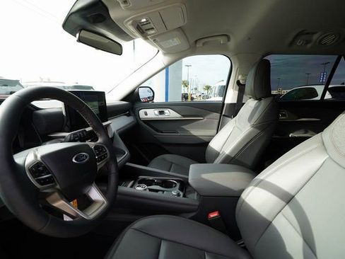 New 2025 Ford Explorer Active w/ Active Comfort Package image 12