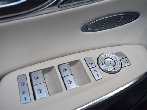 Used 2022 Genesis GV70 2.5T w/ Advanced Package image 24