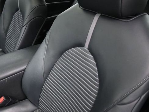 Used 2020 Toyota Camry SE FWD image 18