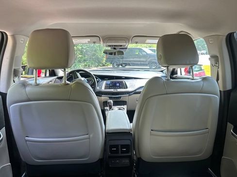 Used 2023 Cadillac XT4 Luxury w/ LPO, Onyx Lite Package AWD/4WD image 14