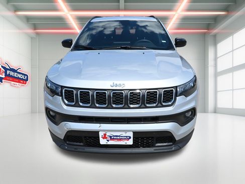 Used 2024 Jeep Compass Latitude AWD/4WD image 6