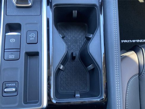 New 2026 Nissan Pathfinder Platinum image 16