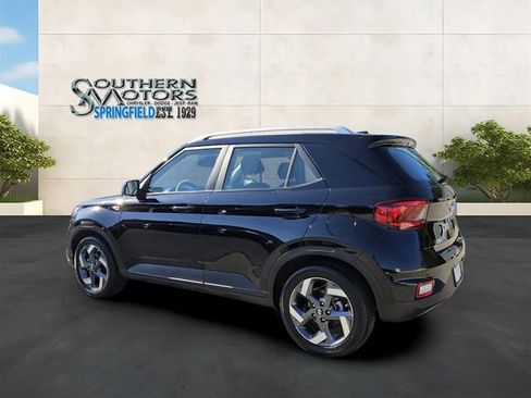 Used 2024 Hyundai Venue SEL FWD image 3