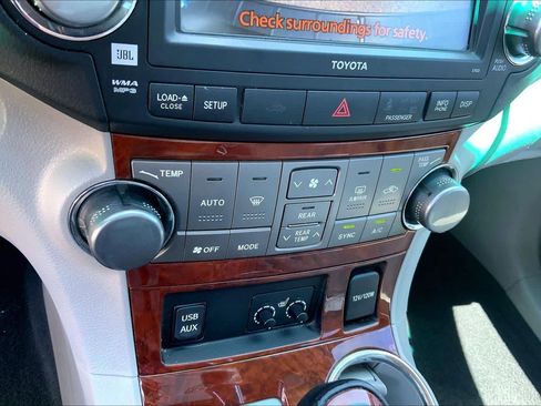 Used 2012 Toyota Highlander Limited w/ Tow Pkg AWD/4WD image 30