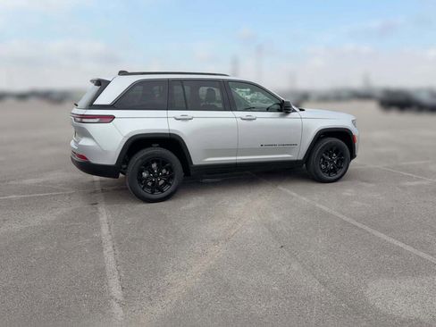 New 2026 Jeep Grand Cherokee Altitude image 13