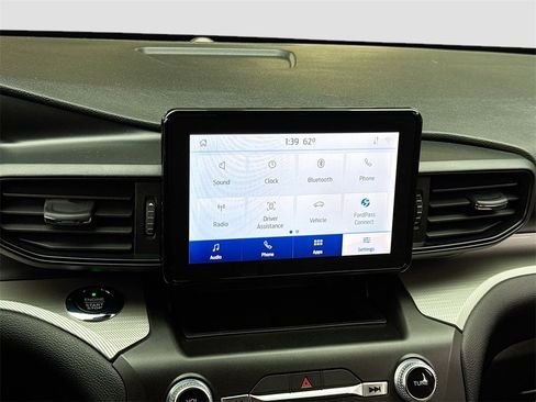 Used 2020 Ford Explorer XLT image 23