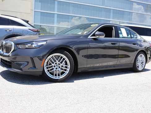 Used 2025 BMW 530i RWD image 1